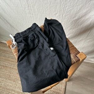 Vuori Performance Jogger, Women's, Heather Black.